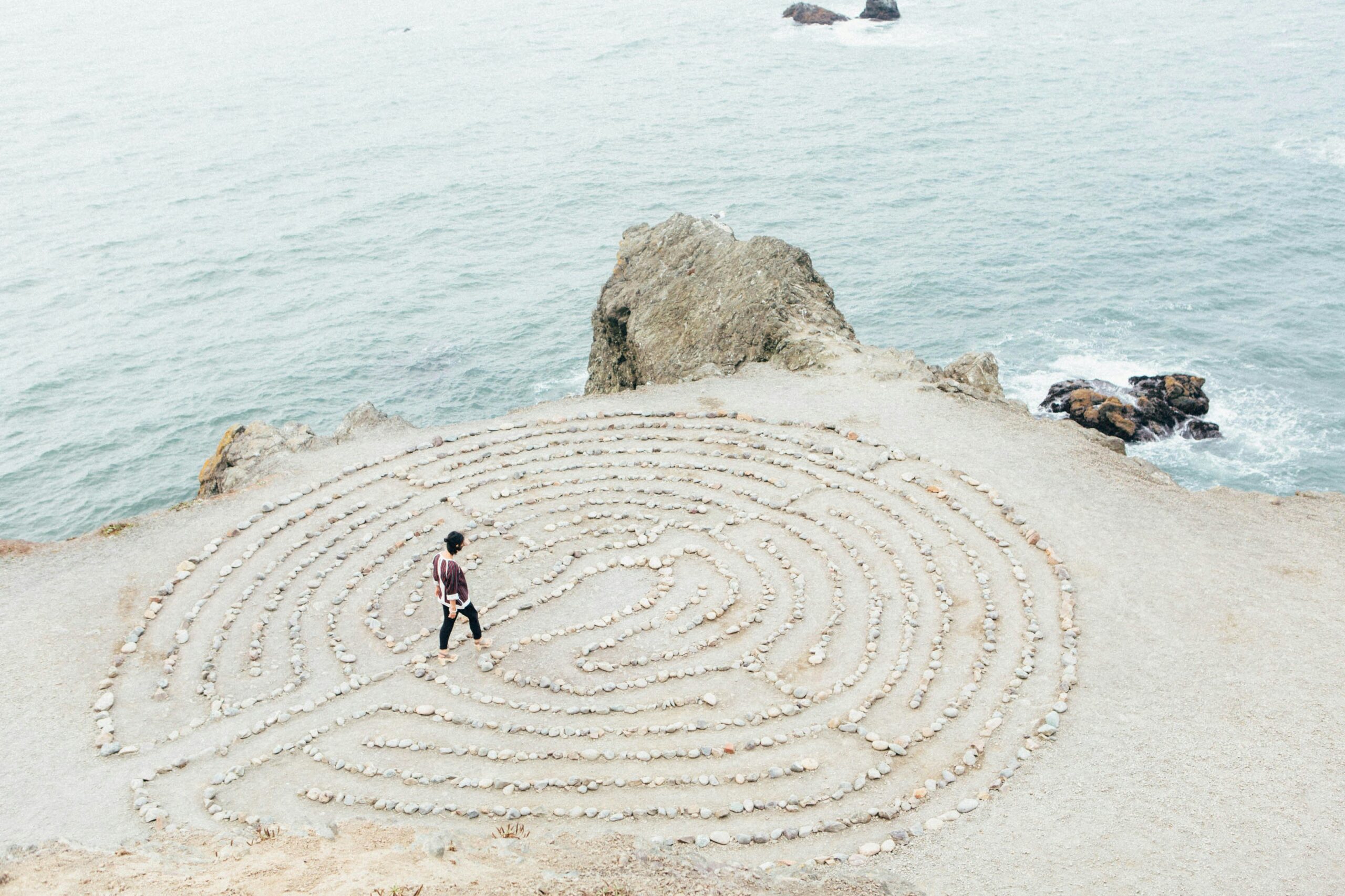 Labyrinth am Meer — Sinnbild für den Coaching-Prozess und den Weg zur Klarheit